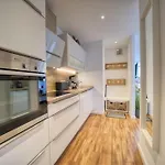 - Haus F, App 0f0203