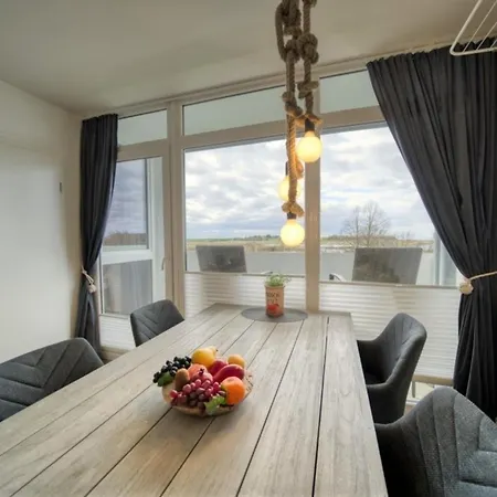 - Haus F, App 0f0203