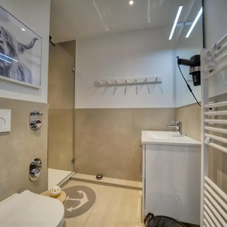 - Haus F, App 0f0203 Appartamento *
